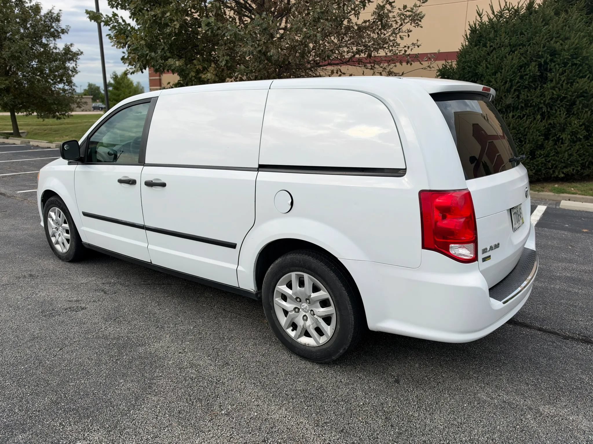 Used 2015 RAM C/V Tradesman FWD image 3