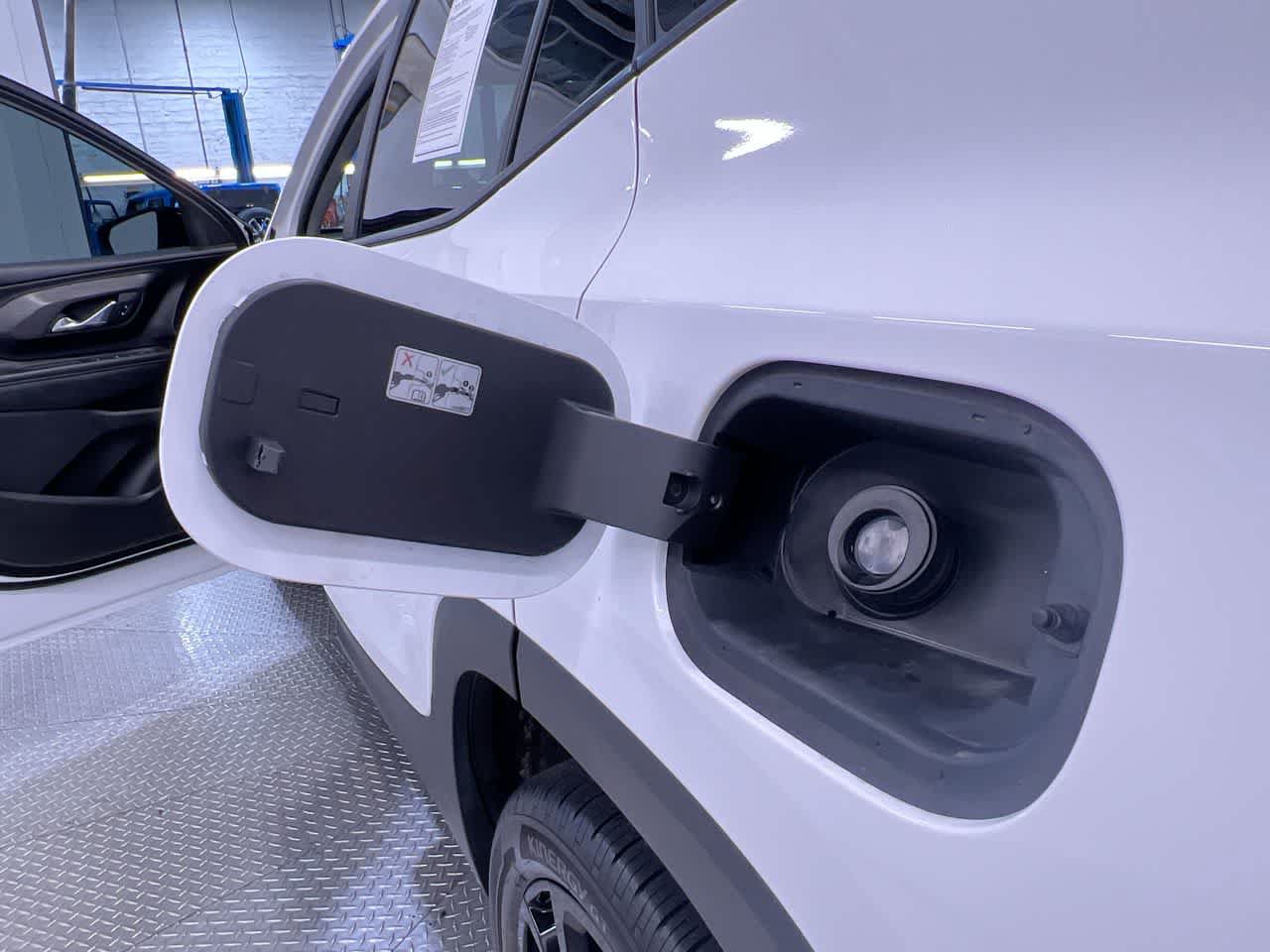 Used 2024 GMC Terrain SLE w/ Driver Convenience Package FWD image 41