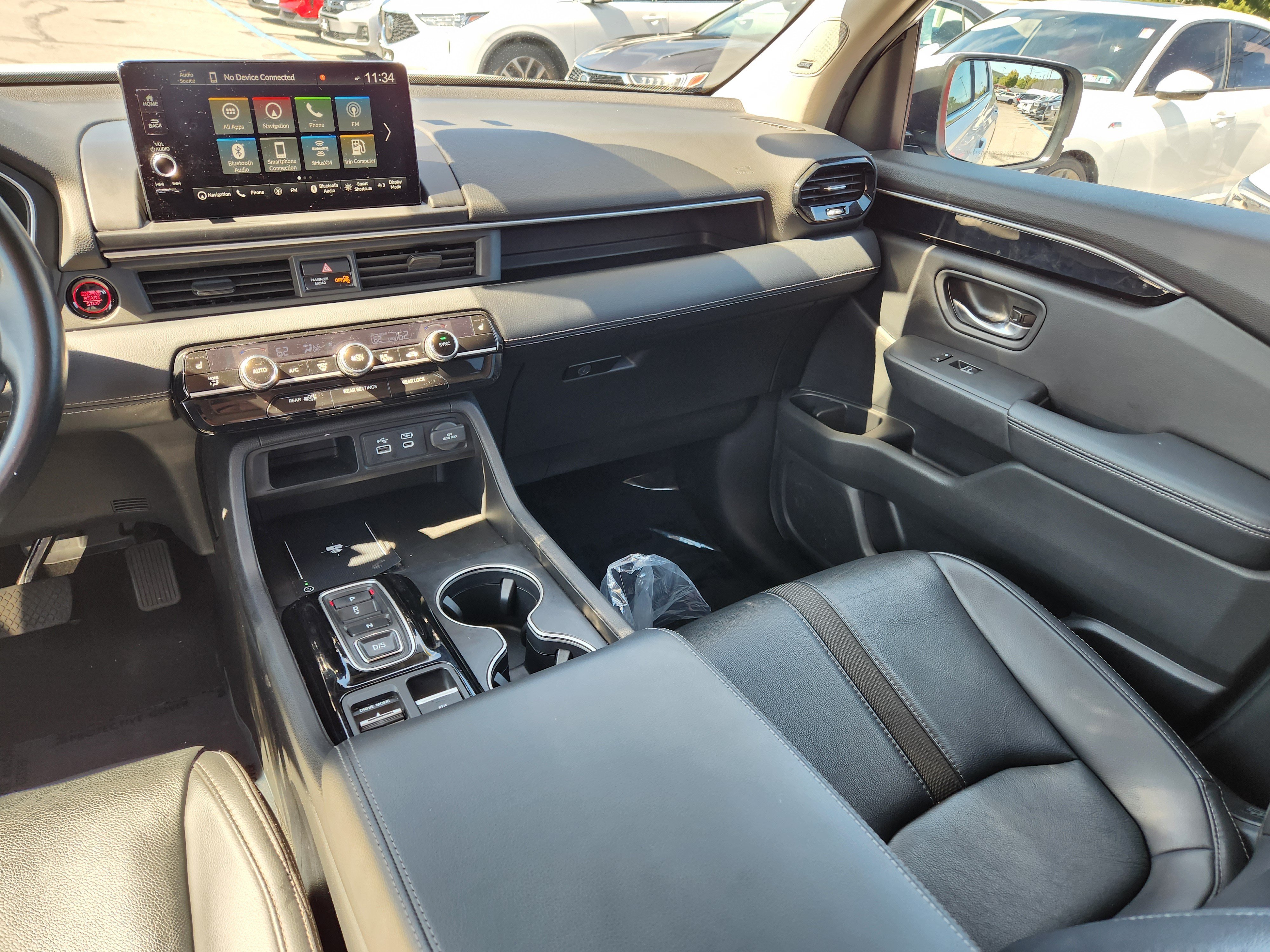 Used 2025 Honda Pilot Touring image 14