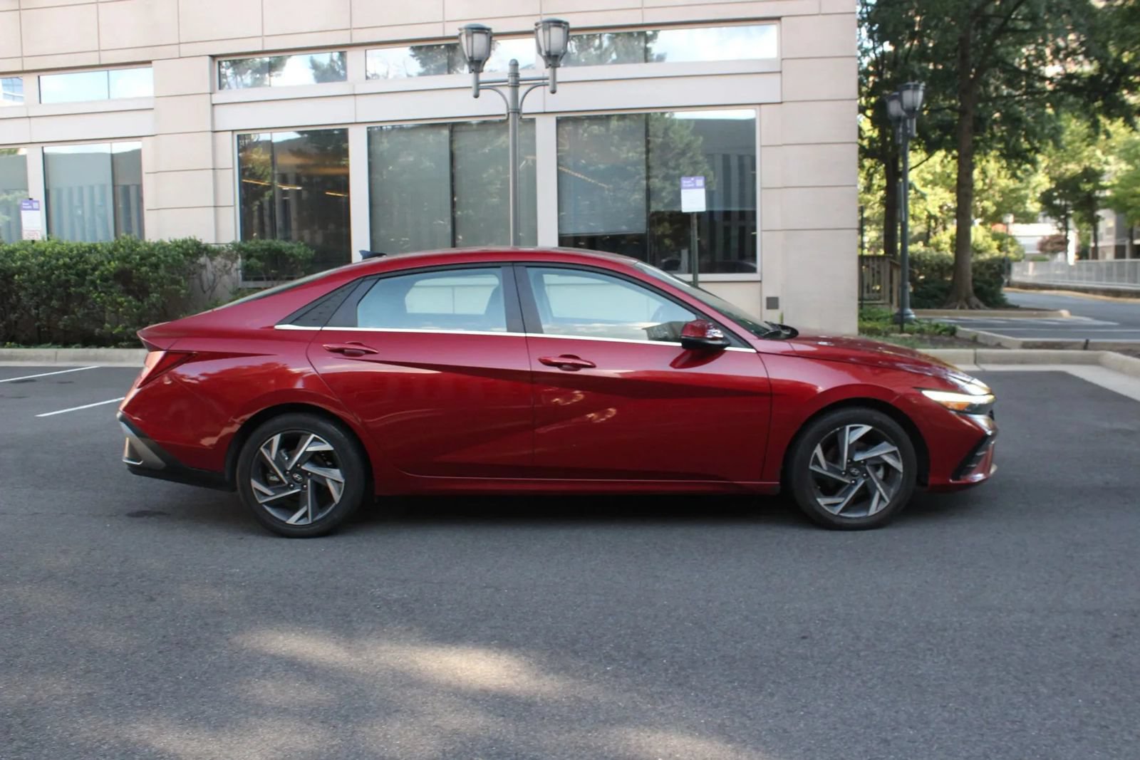 Used 2025 Hyundai Elantra SEL FWD image 6