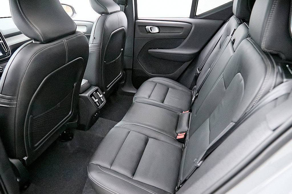 Certified 2025 Volvo XC40 B5 Ultra AWD/4WD image 21