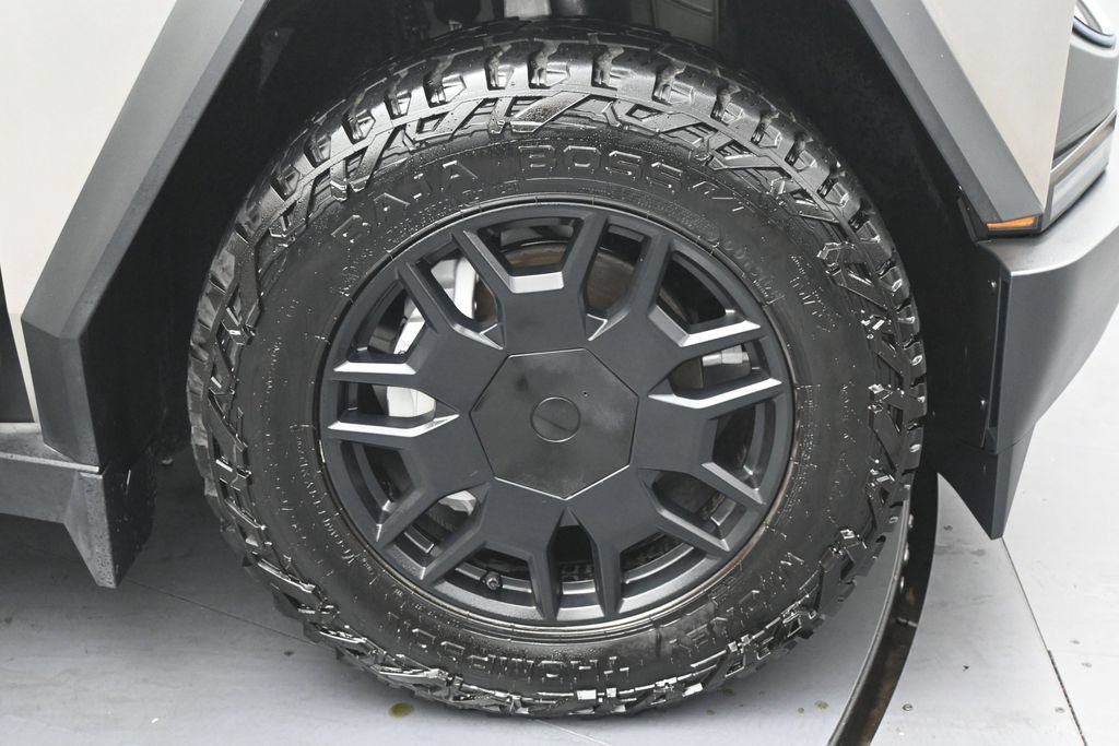 Used 2024 Tesla Cybertruck AWD Crew Cab image 8