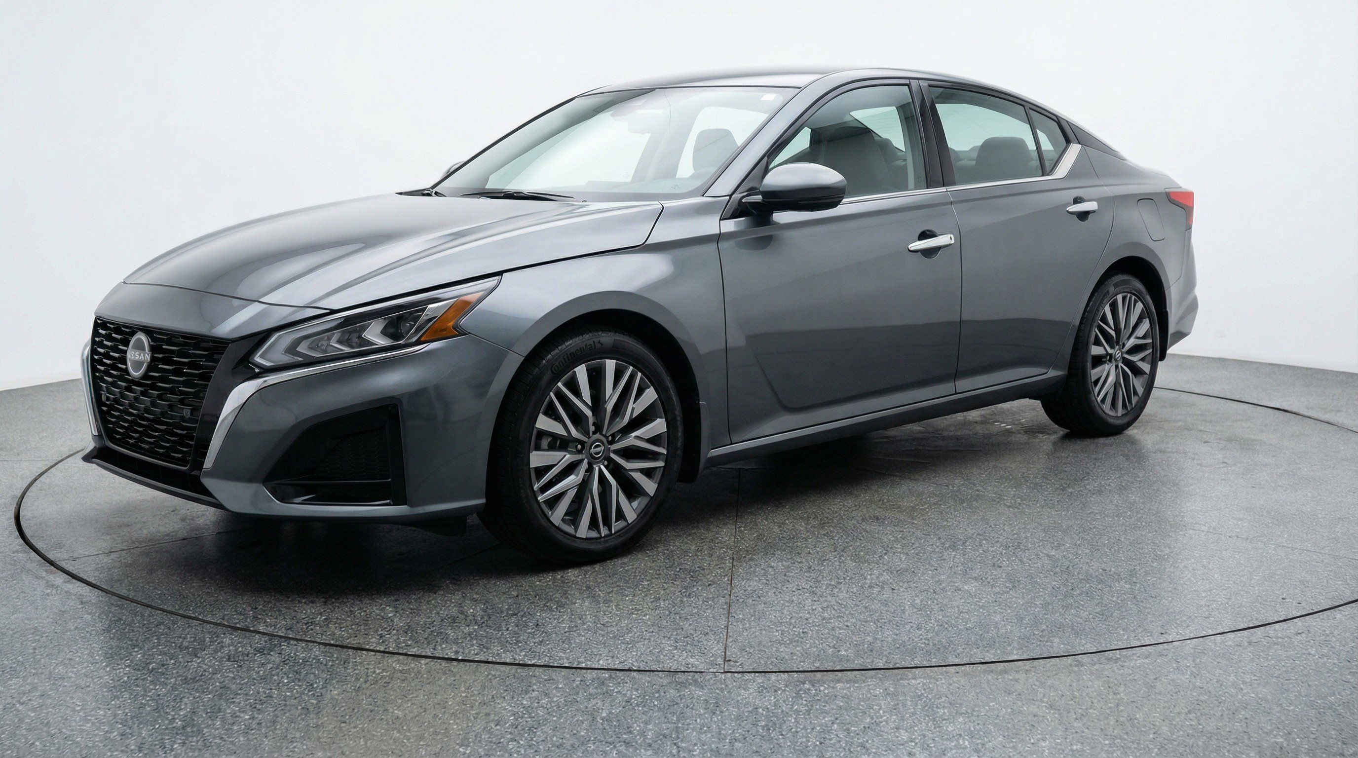 Used 2025 Nissan Altima 2.5 SV image 3