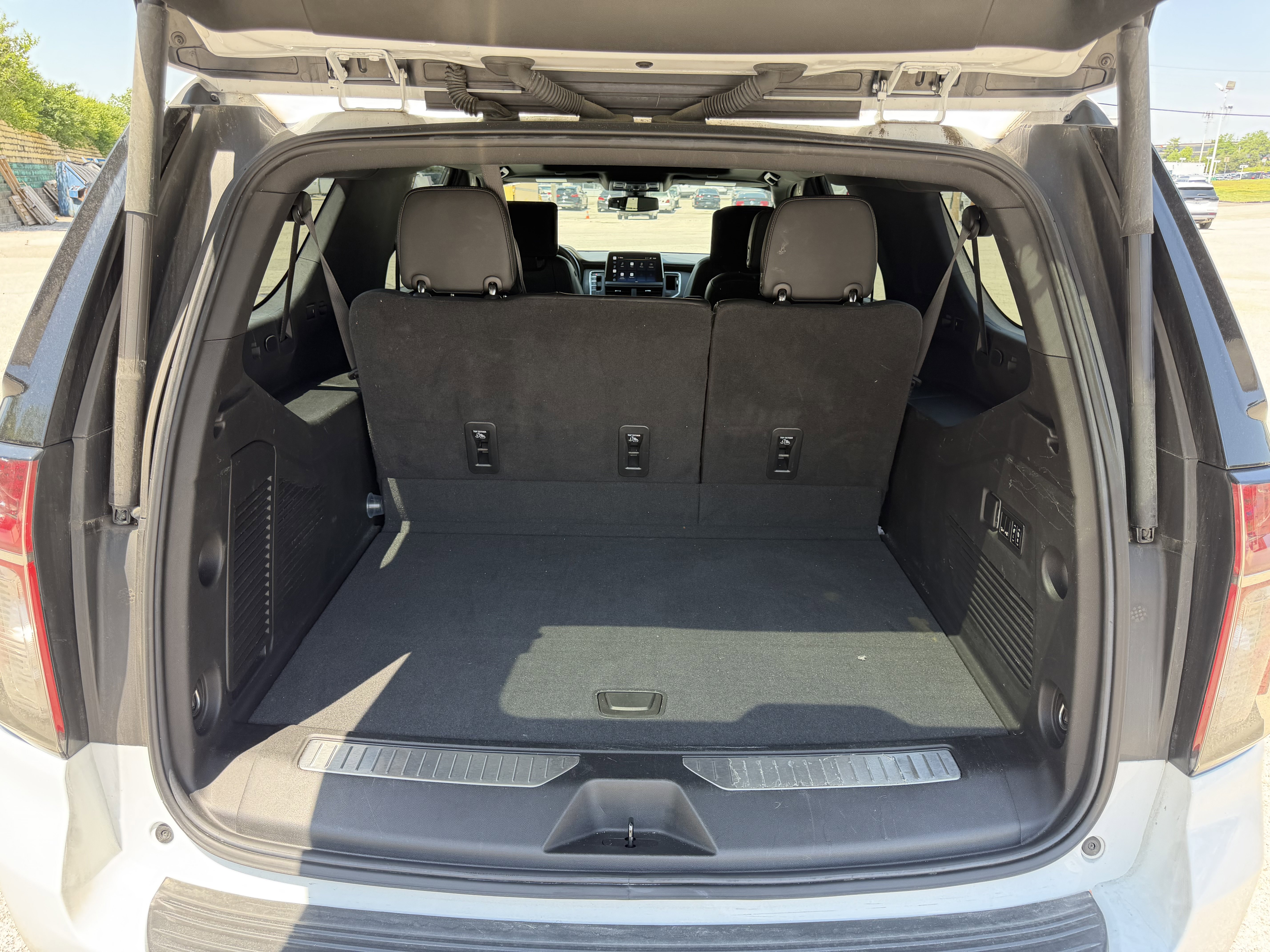 Used 2022 Chevrolet Suburban Z71 w/ Z71 Off-Road Package AWD/4WD image 9