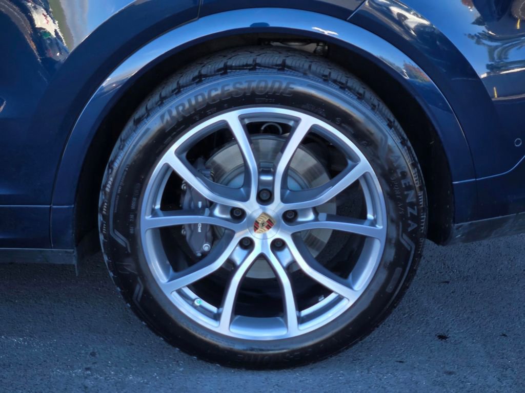 Certified 2025 Porsche Cayenne image 11