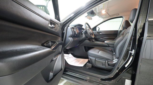 Used 2022 Nissan Pathfinder S AWD/4WD image 9