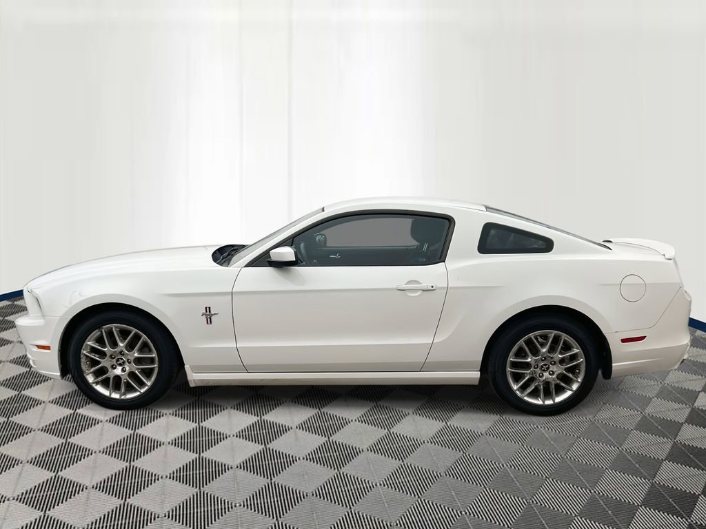 Used 2013 Ford Mustang Premium image 2