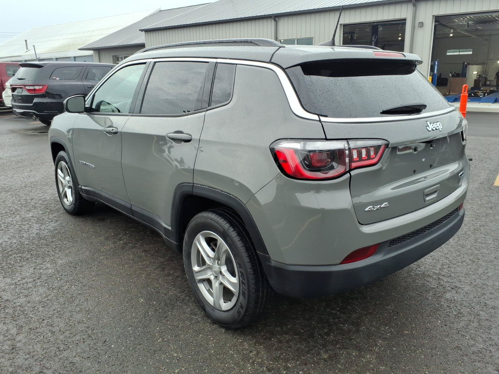 Used 2024 Jeep Compass Latitude AWD/4WD image 7