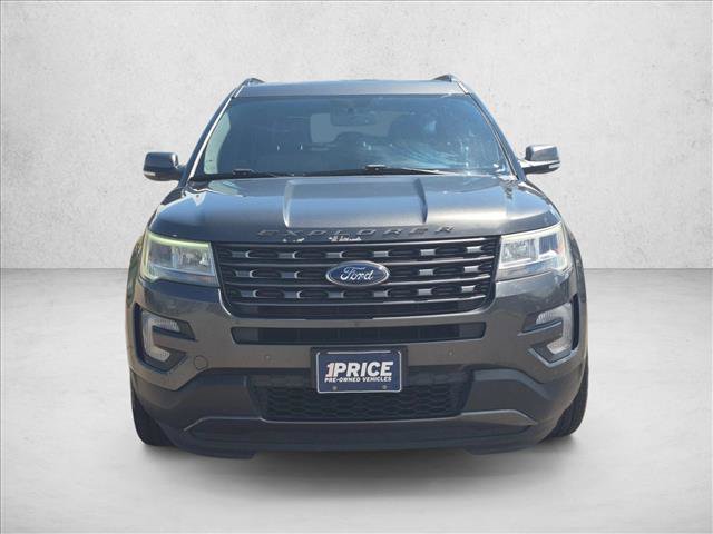 Used 2017 Ford Explorer XLT w/ Equipment Group 202A AWD/4WD image 2
