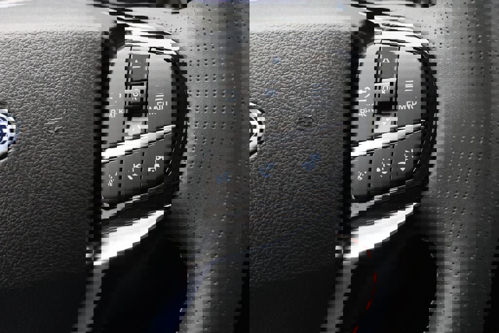 Used 2025 Ford Explorer ST image 24