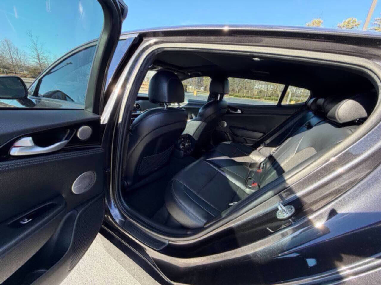 Used 2021 Kia Stinger GT-Line w/ Sun & Sound Package RWD image 11