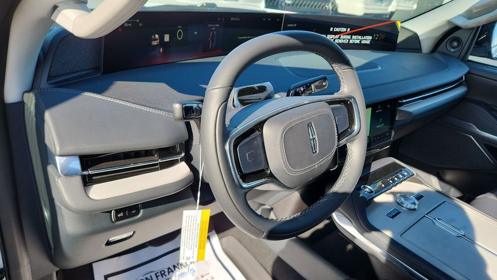 New 2025 Lincoln Navigator Reserve AWD/4WD image 18