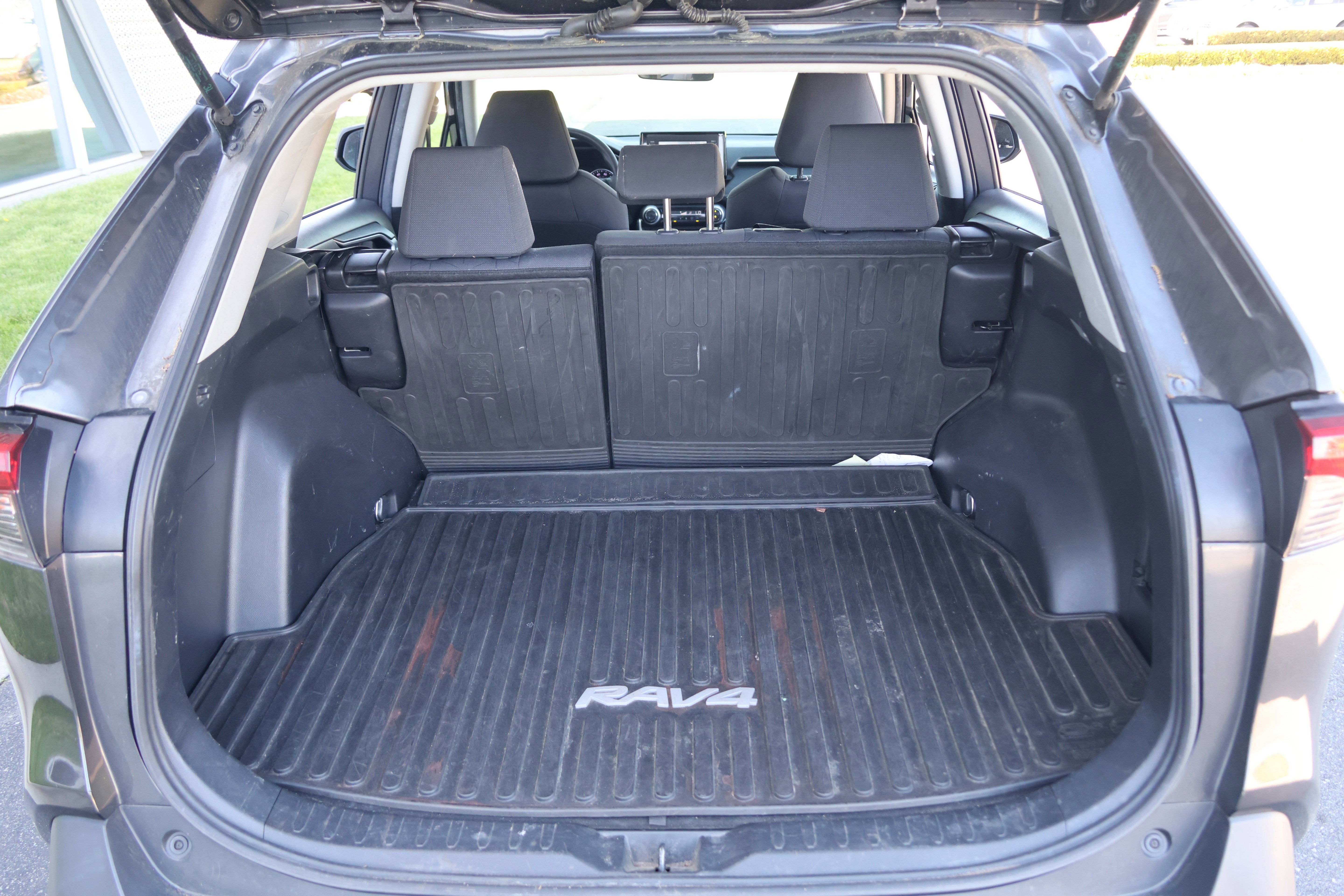 Used 2020 Toyota RAV4 XLE w/ All Weather Liner Package AWD/4WD image 34