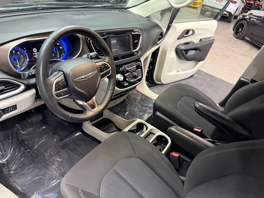 Used 2023 Chrysler Voyager LX FWD image 32
