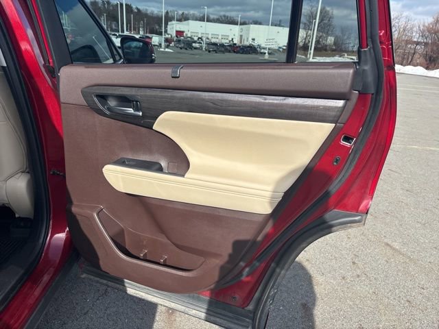 Used 2020 Toyota Highlander Limited image 15