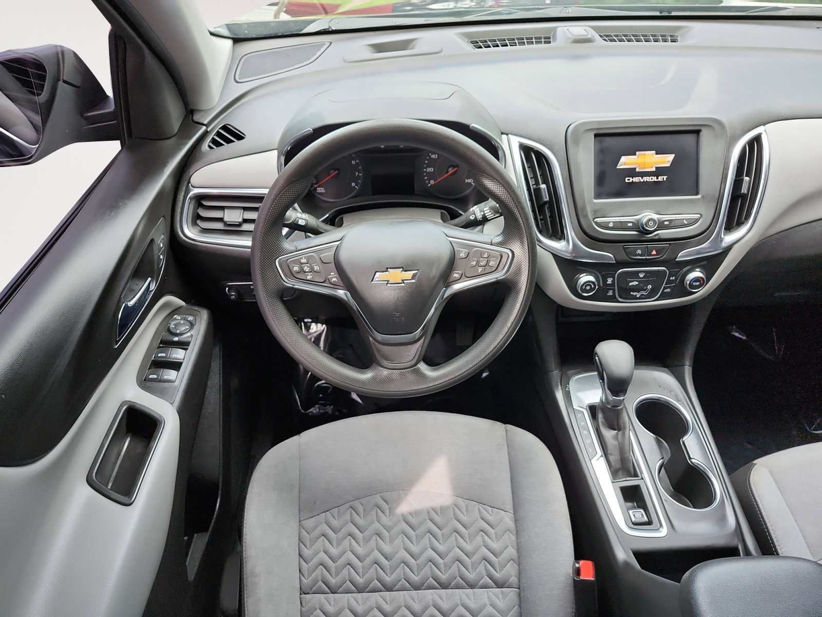 Used 2024 Chevrolet Equinox LS w/ Driver Confidence II Package FWD image 10