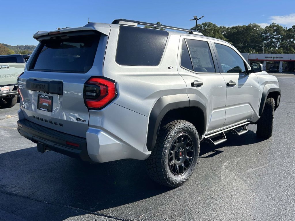 New 2026 Toyota 4Runner SR5 AWD/4WD image 3