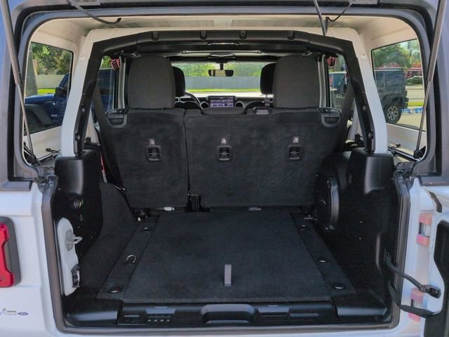 Used 2018 Jeep Wrangler Unlimited Sahara AWD/4WD image 13