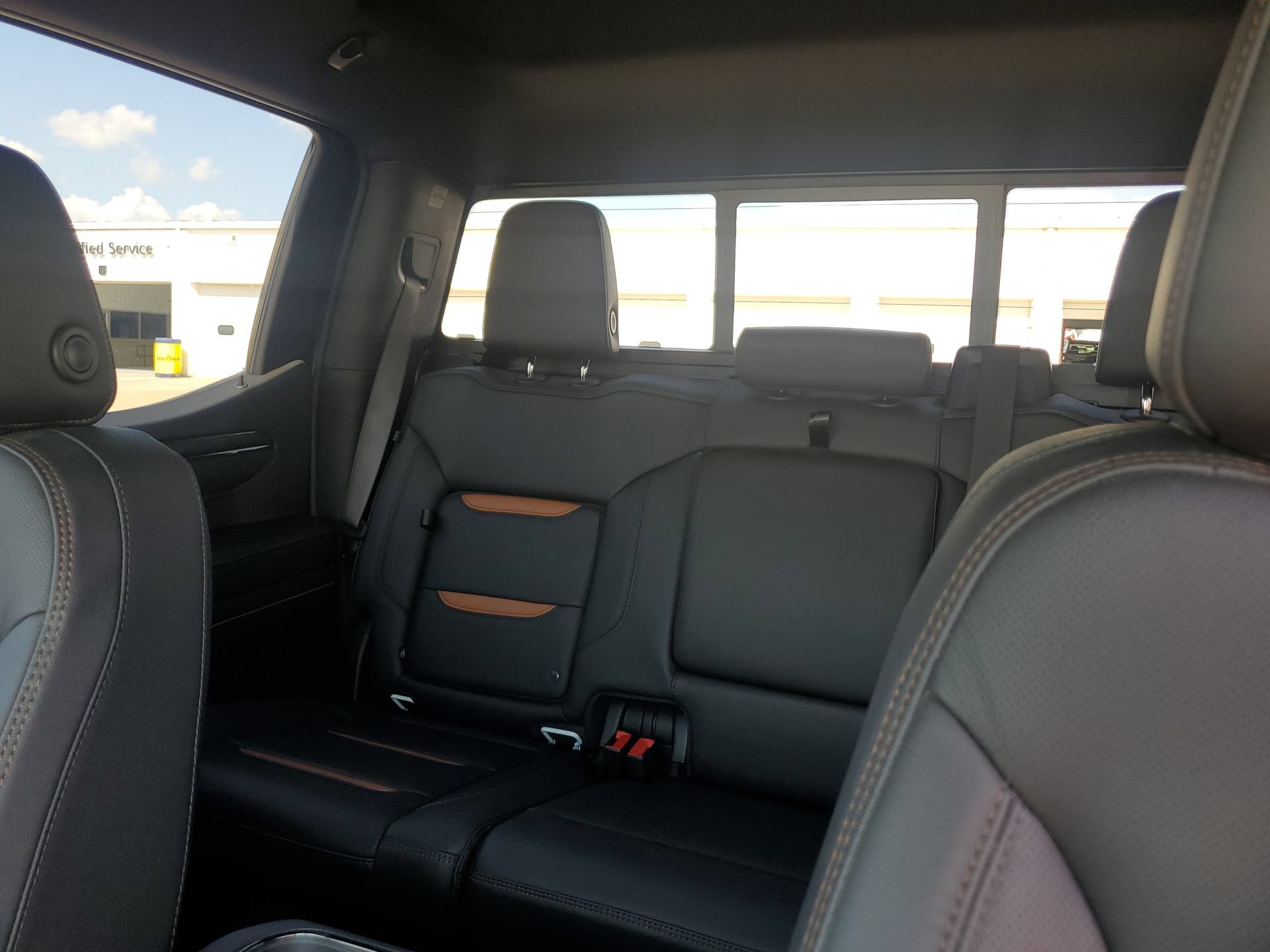 Used 2024 GMC Sierra 1500 AT4 w/ Technology Package AWD/4WD image 28