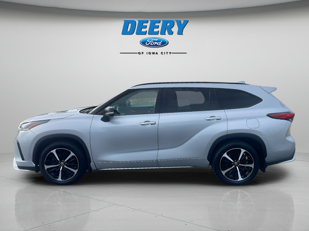 Used 2021 Toyota Highlander XSE AWD/4WD image 2