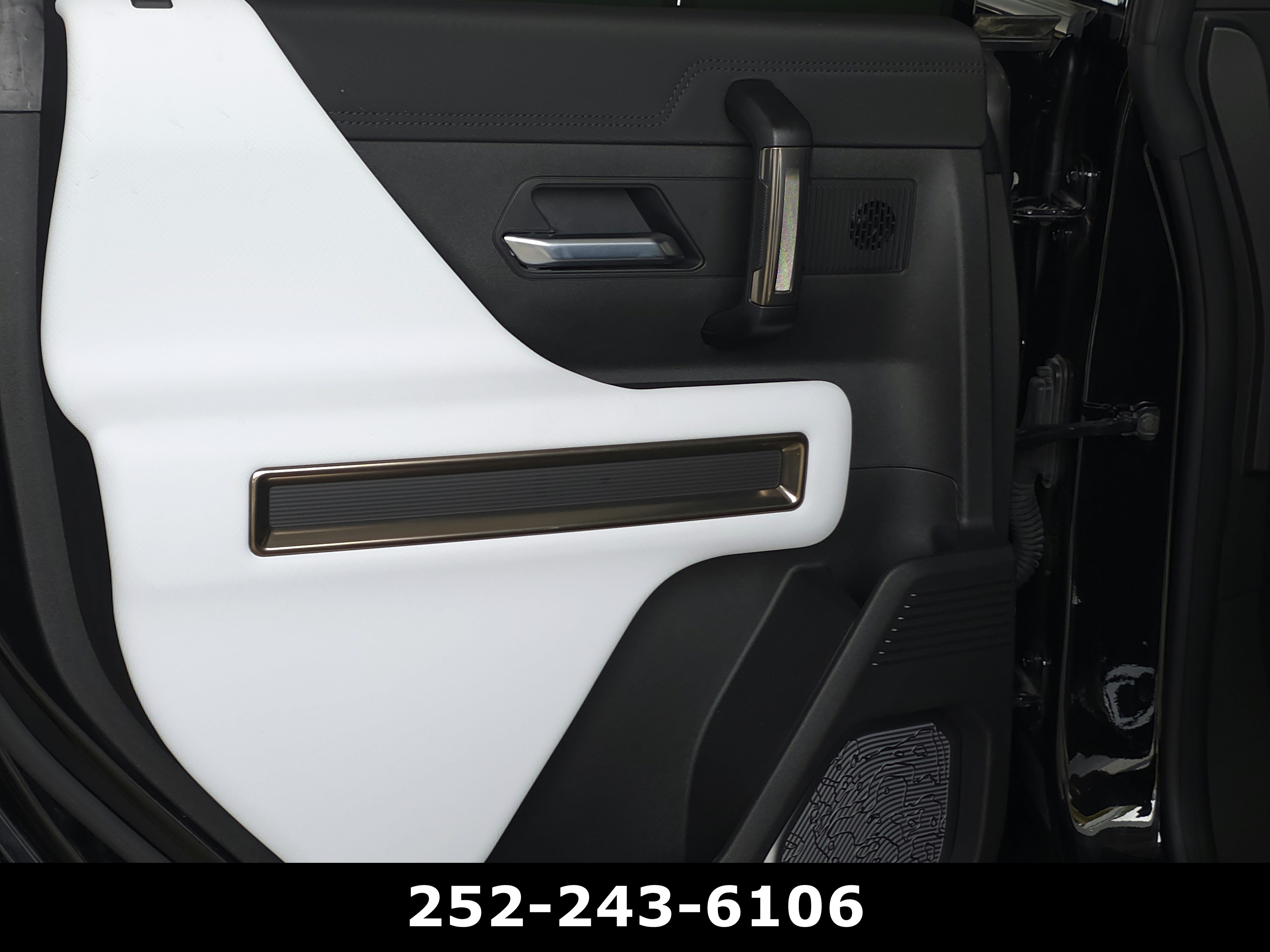 Used 2025 GMC Hummer EV 3X AWD/4WD image 40