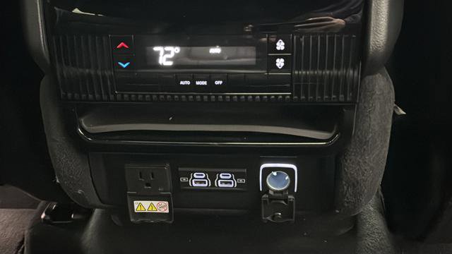 Used 2023 Jeep Wagoneer Series II AWD/4WD image 36