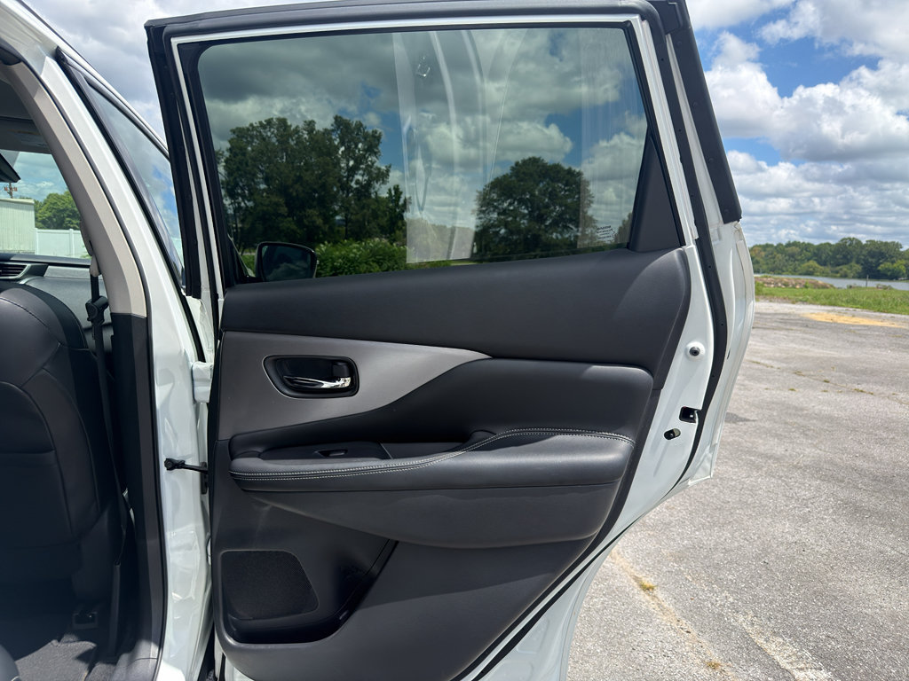 Certified 2024 Nissan Murano SV w/ SV Midnight Edition Package FWD image 16