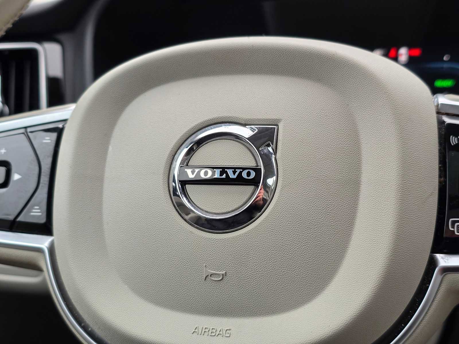 Certified 2024 Volvo XC60 T8 Plus w/ Protection Package Premier image 30