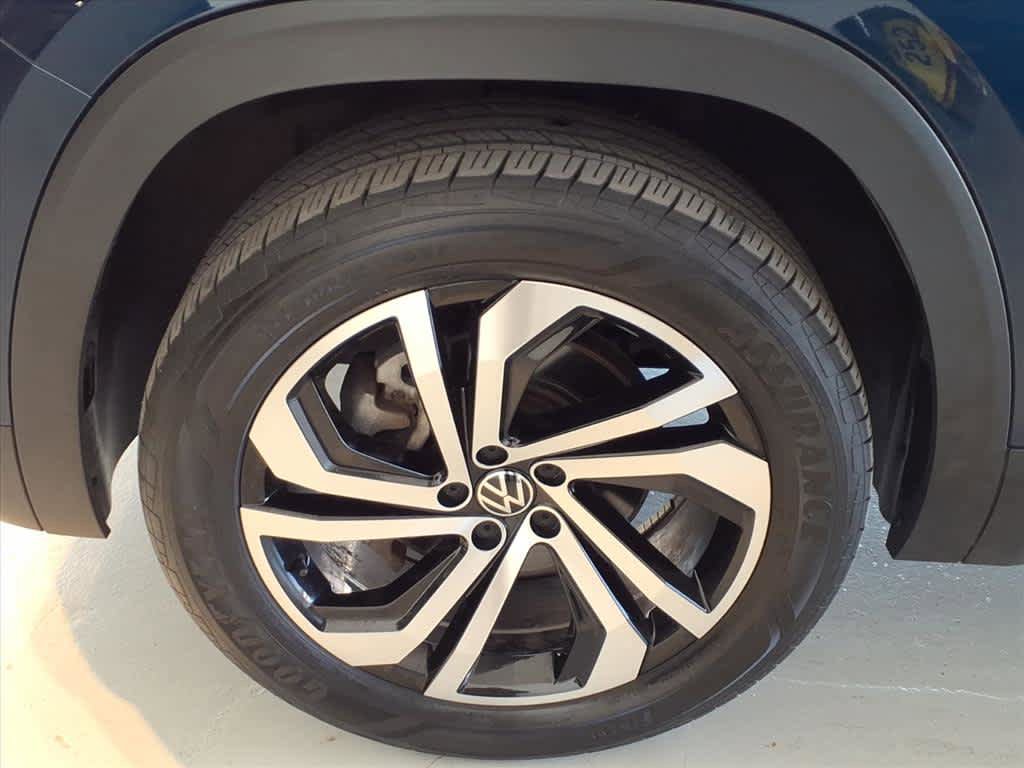 Certified 2023 Volkswagen Atlas Cross Sport SEL AWD/4WD image 8