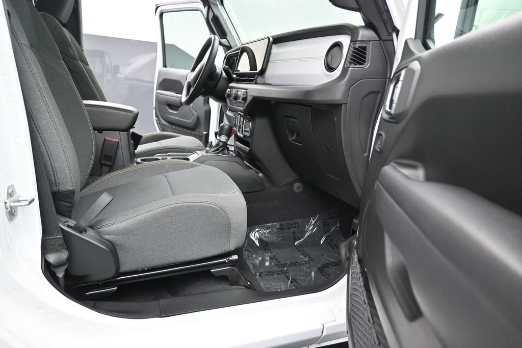 Used 2025 Jeep Gladiator Sport AWD/4WD image 17