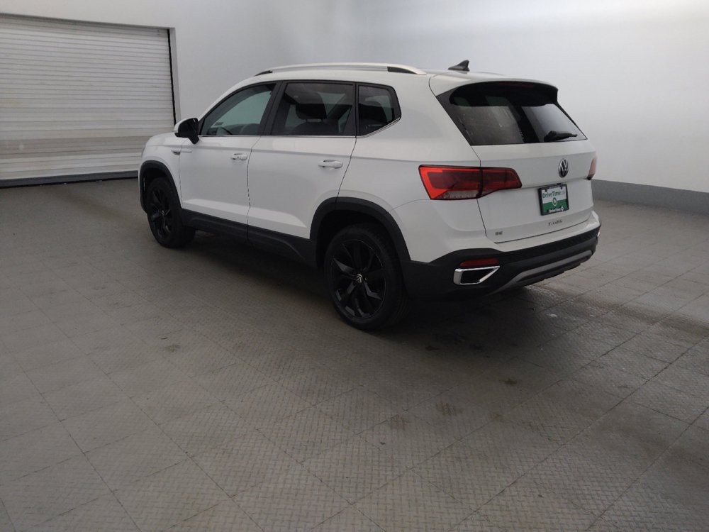 Used 2023 Volkswagen Taos SE w/ Panoramic Sunroof Package FWD image 3