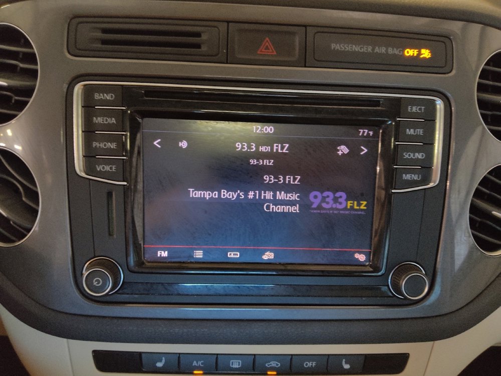 Used 2016 Volkswagen Tiguan SE image 25