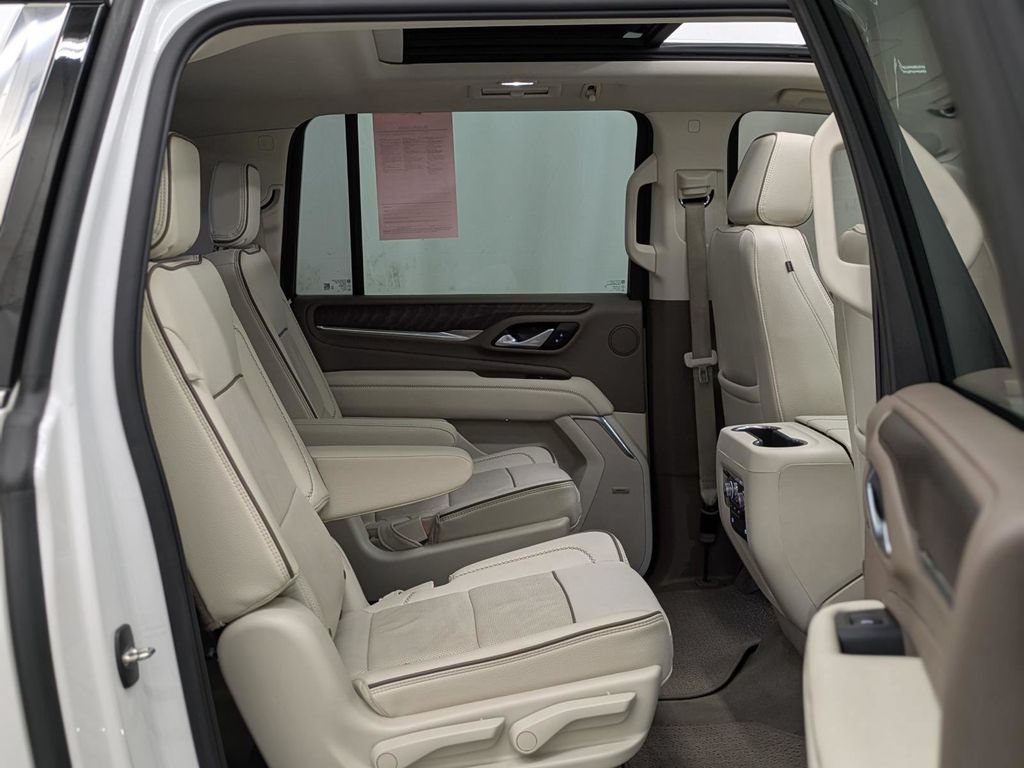 Used 2022 GMC Yukon XL Denali AWD/4WD image 36