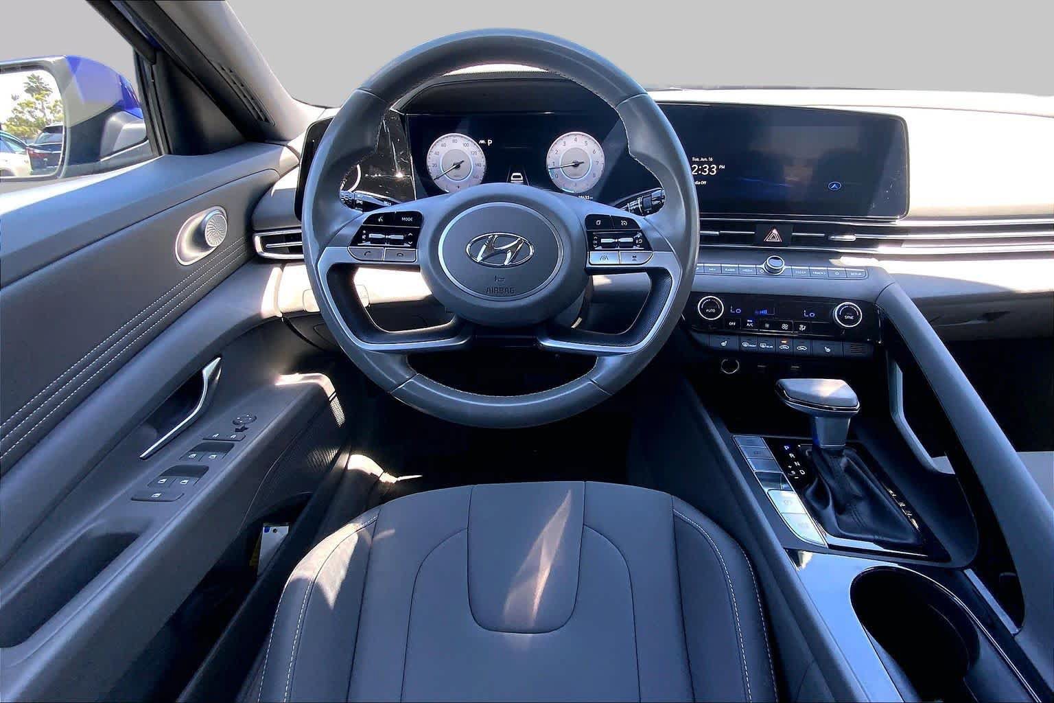 Used 2023 Hyundai Elantra SEL w/ Convenience Package FWD image 5