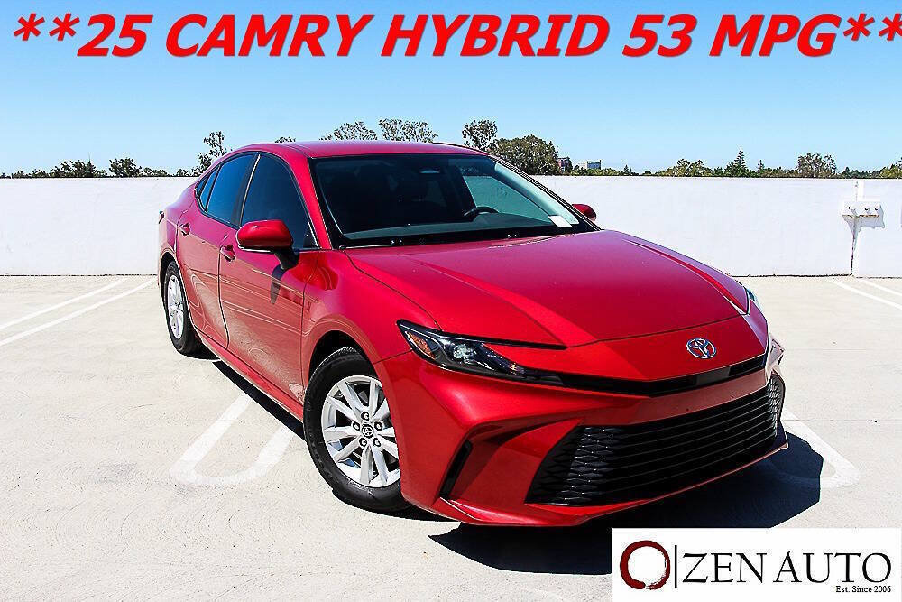 Used 2025 Toyota Camry LE w/ Convenience Package FWD image 1