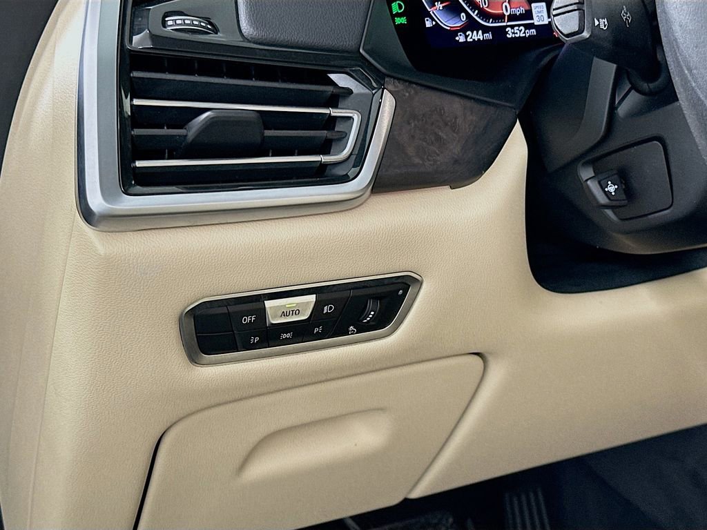 Certified 2022 BMW X5 xDrive40i w/ Luxury Seating Package image 10