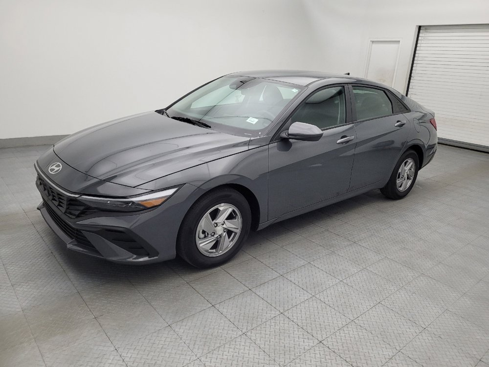 Used 2025 Hyundai Elantra SE FWD image 2