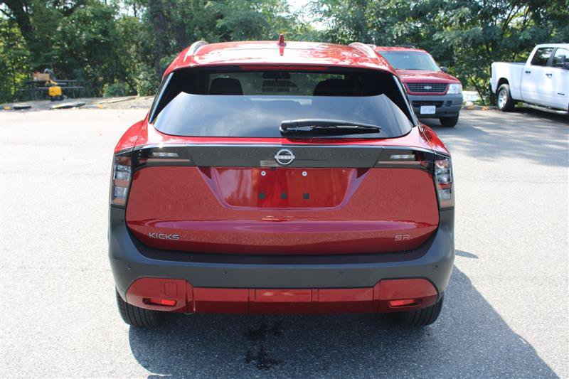 Used 2025 Nissan Kicks SR FWD image 7