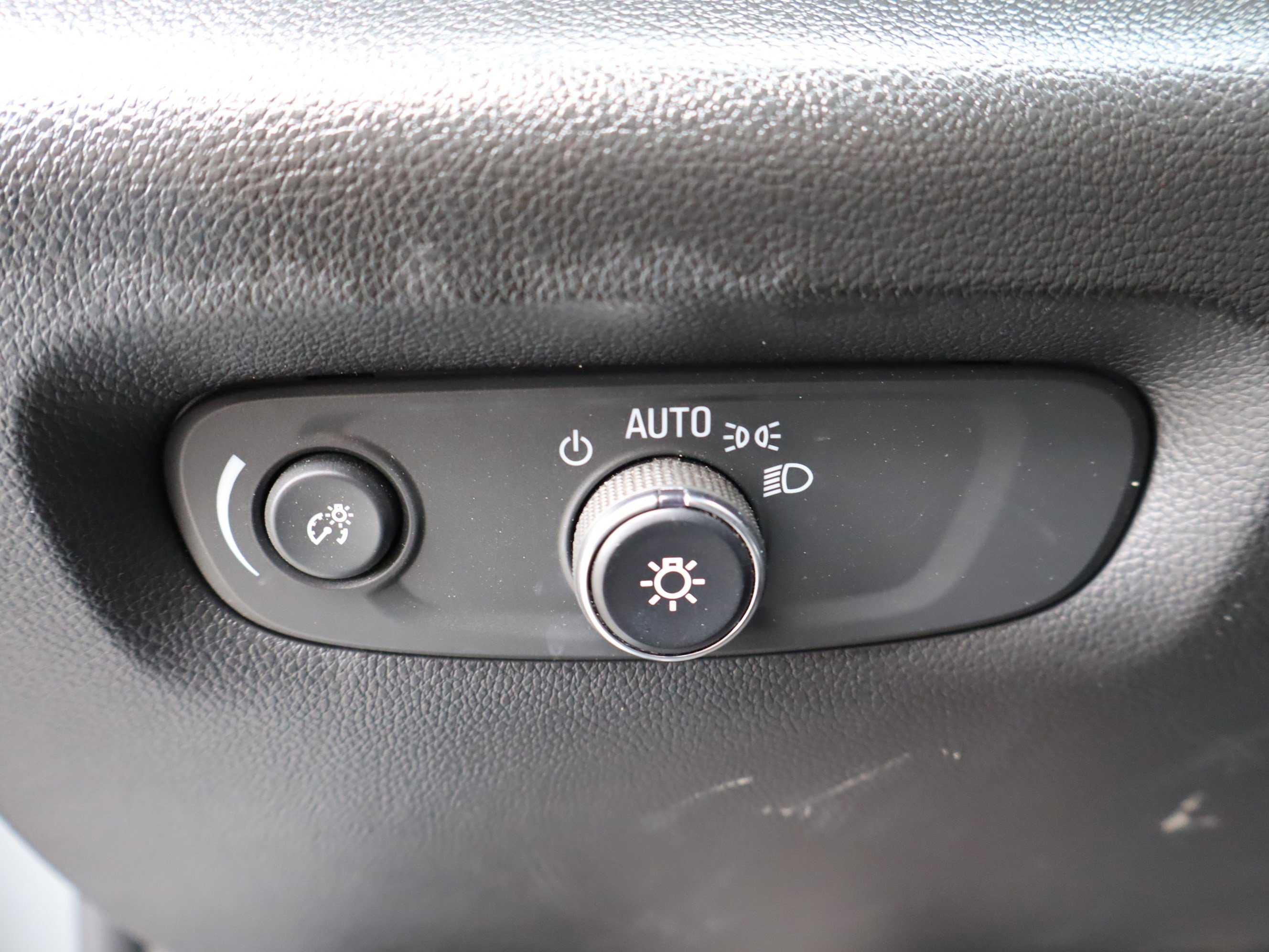 Certified 2023 Chevrolet Traverse LT w/ LPO, Floor Liner Package image 18