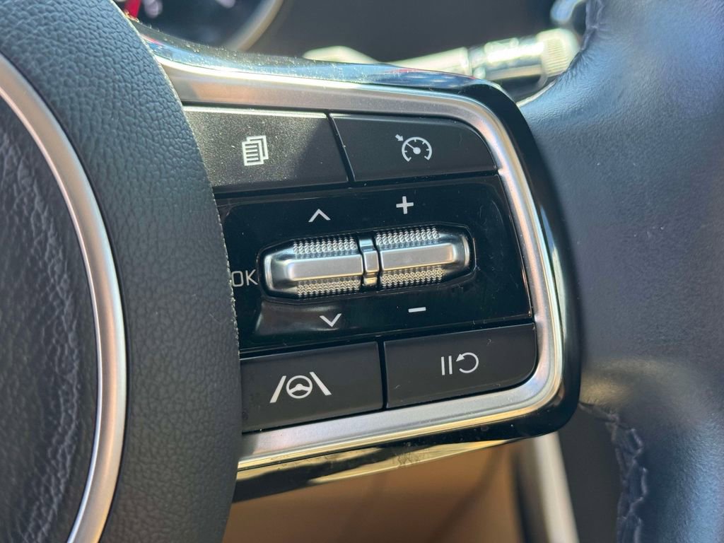 Used 2024 Kia Carnival LX image 21