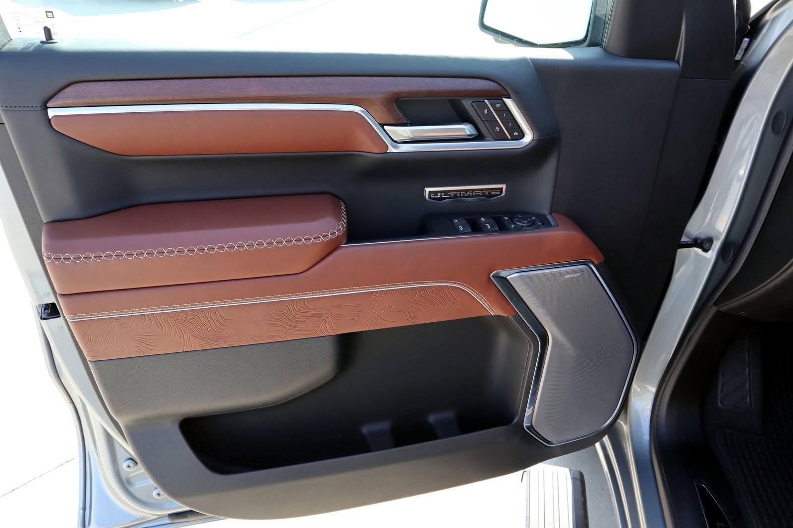 New 2025 GMC Sierra 1500 Denali Ultimate AWD/4WD image 9