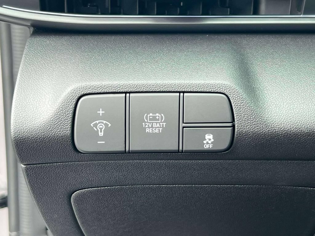 Used 2025 Hyundai Elantra SEL FWD image 17