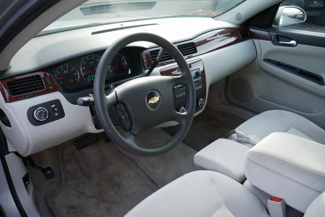 Used 2009 Chevrolet Impala LT image 12