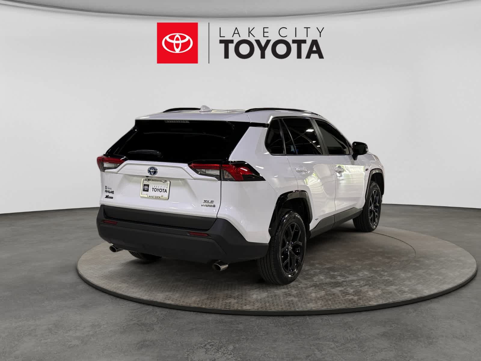 Used 2024 Toyota RAV4 XLE w/ Convenience Package AWD/4WD image 9