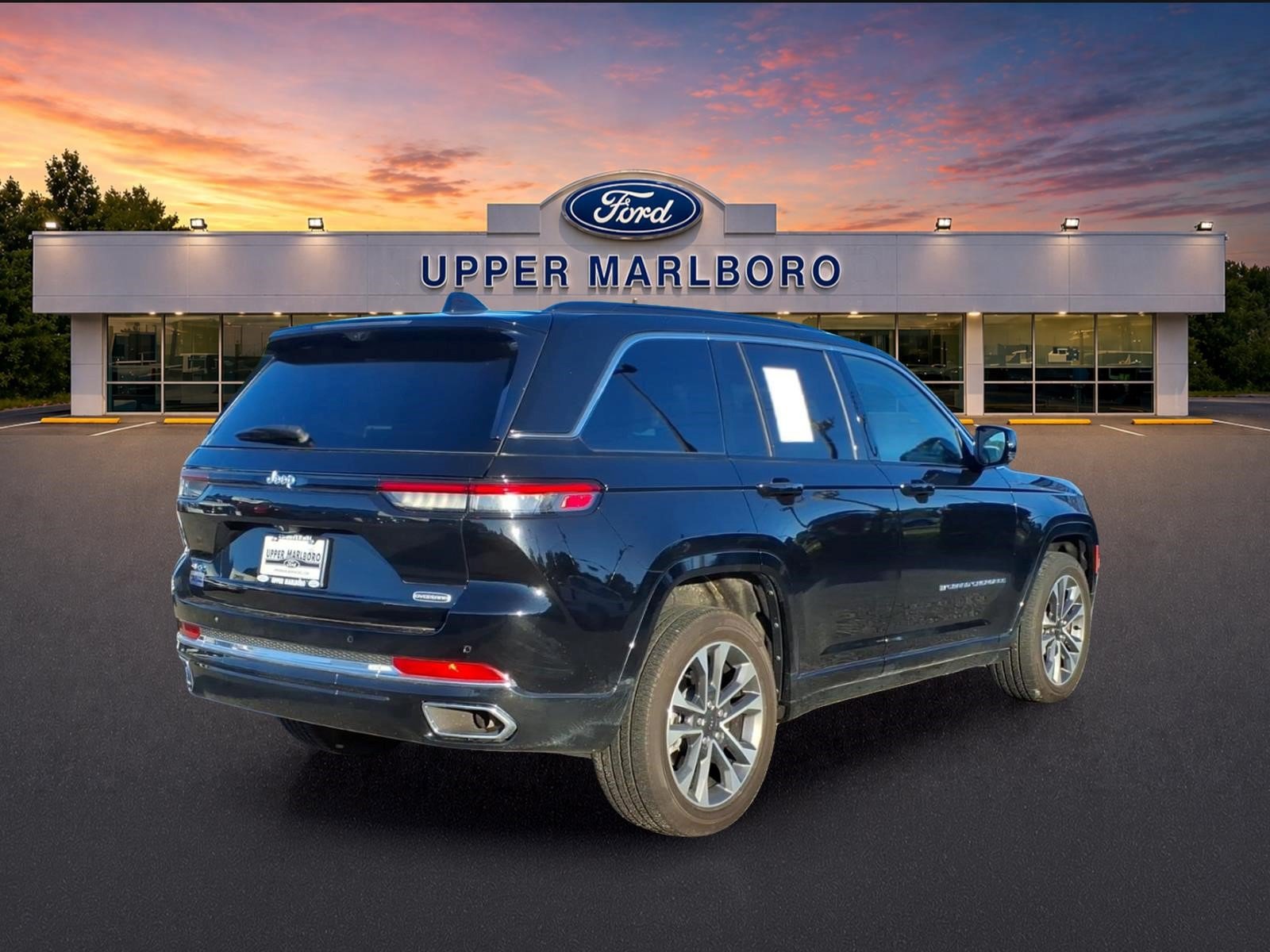 Used 2025 Jeep Grand Cherokee Overland w/ Advanced Protech Group III AWD/4WD image 8
