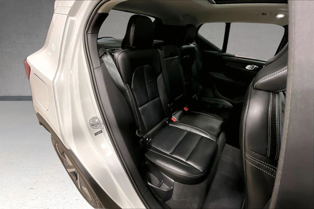 Certified 2023 Volvo XC40 B5 Plus w/ Protection Package Premier AWD/4WD image 25