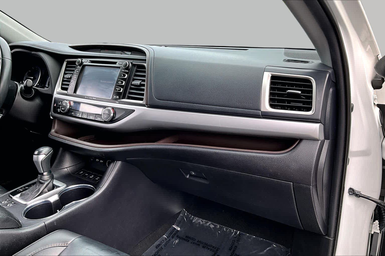 Used 2019 Toyota Highlander XLE AWD/4WD image 19