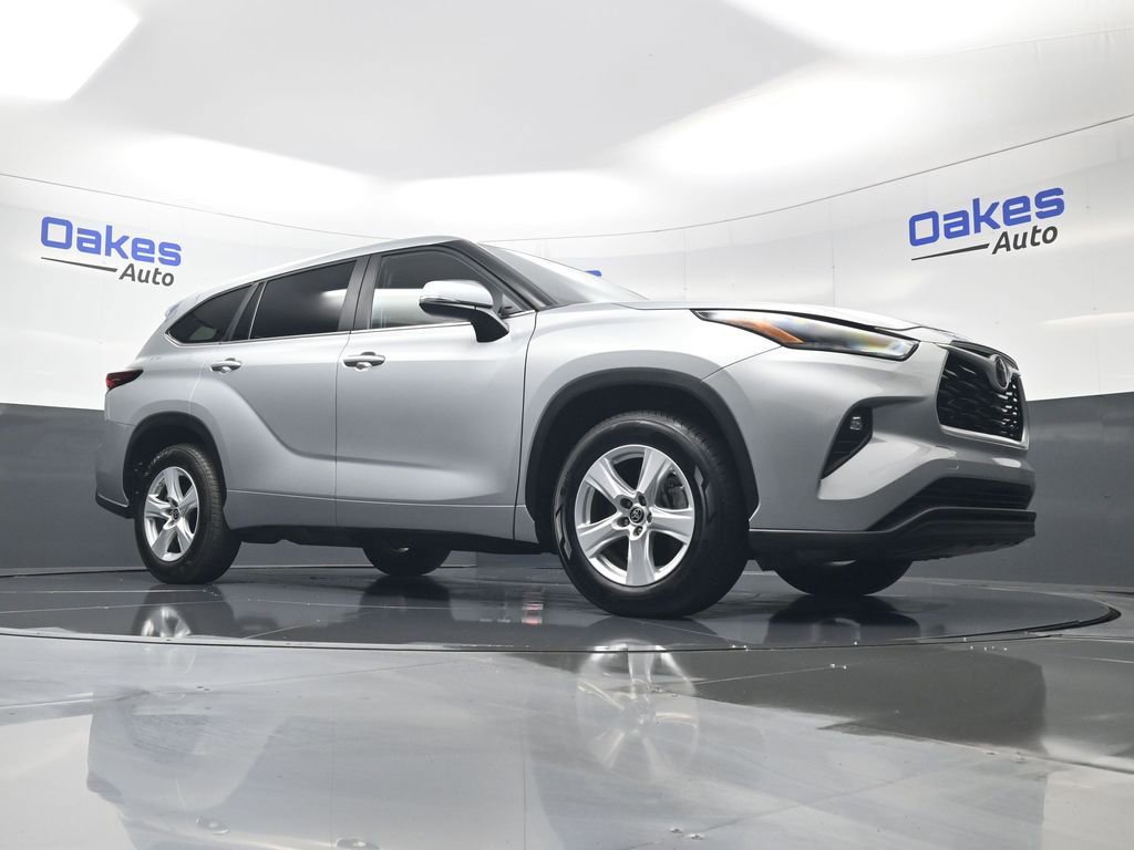Used 2024 Toyota Highlander LE image 38