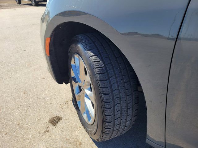 Used 2021 Chrysler Pacifica Touring-L image 9