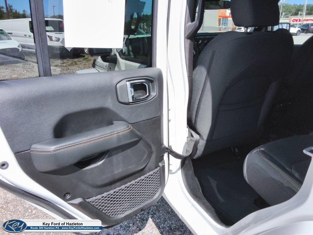 Used 2025 Jeep Wrangler Unlimited Sahara AWD/4WD image 14